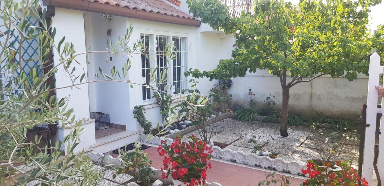 Romantische Villa am Meer mit Kamin Torvaianica Exterior foto