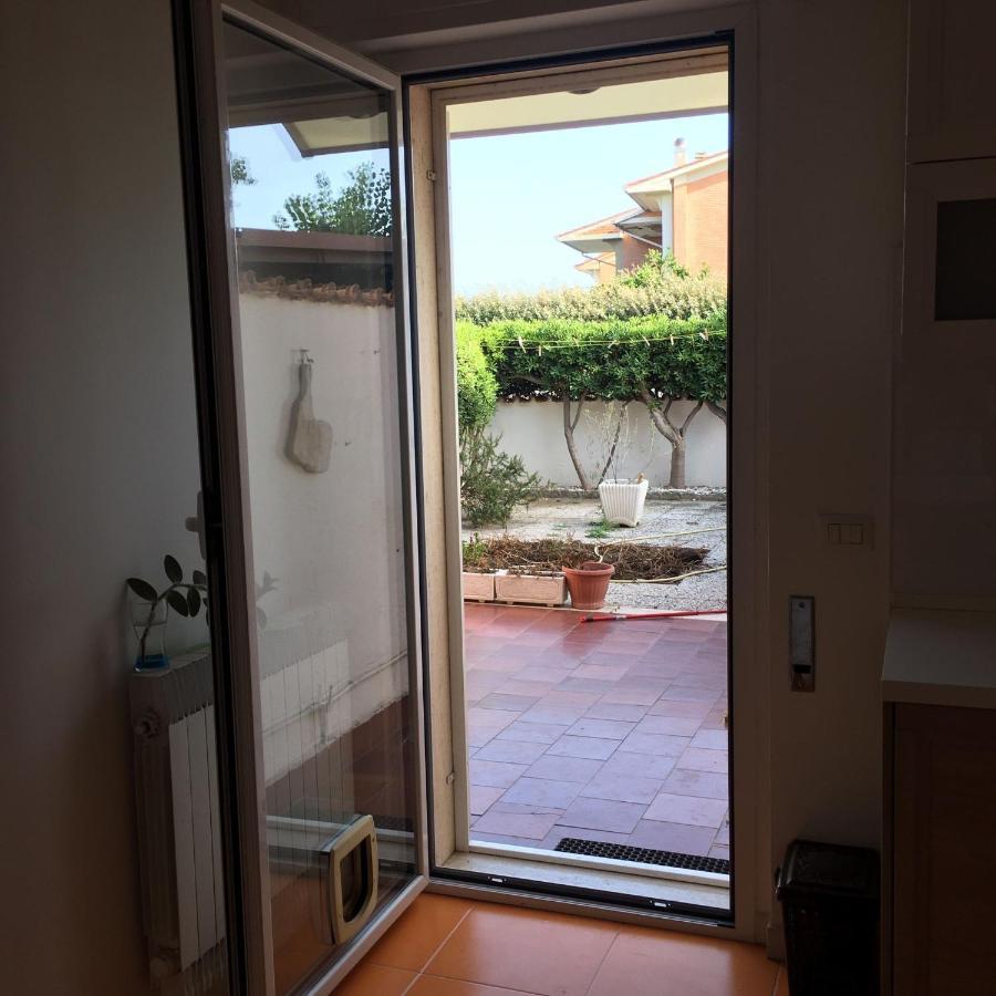 Romantische Villa am Meer mit Kamin Torvaianica Exterior foto